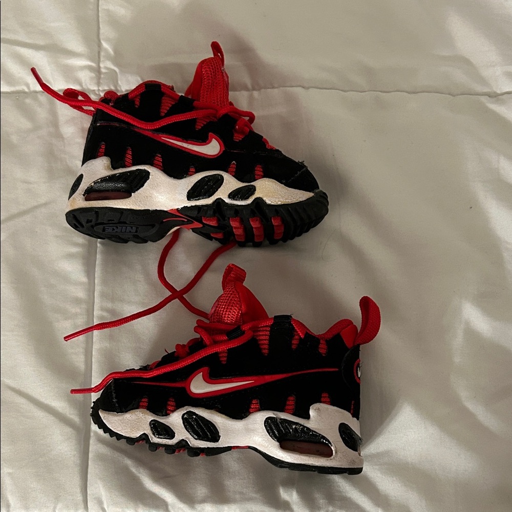 Nike Kids Black and Red Athletic Sneakers